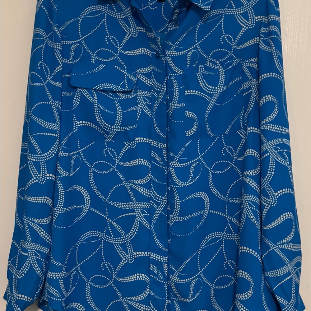 Jones New York Blue and White Patterned Button Down Shirt Jones’s